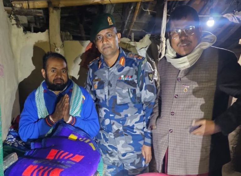 सशस्त्र प्रहरी दिवसमा जीवित सहिदलाई एसपी भट्टको सहयोग