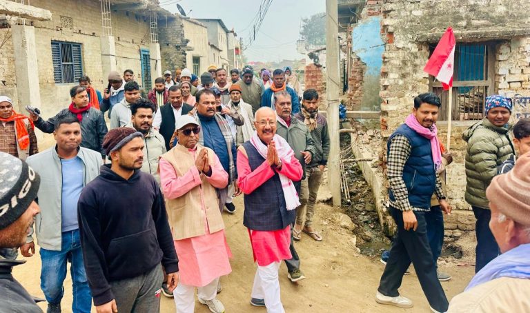 पर्सा–४ को भिखमपुर पिपरामा कांग्रेसको घरदैलो, उम्मेदवार रिजालले सुने जनताका गुनासा