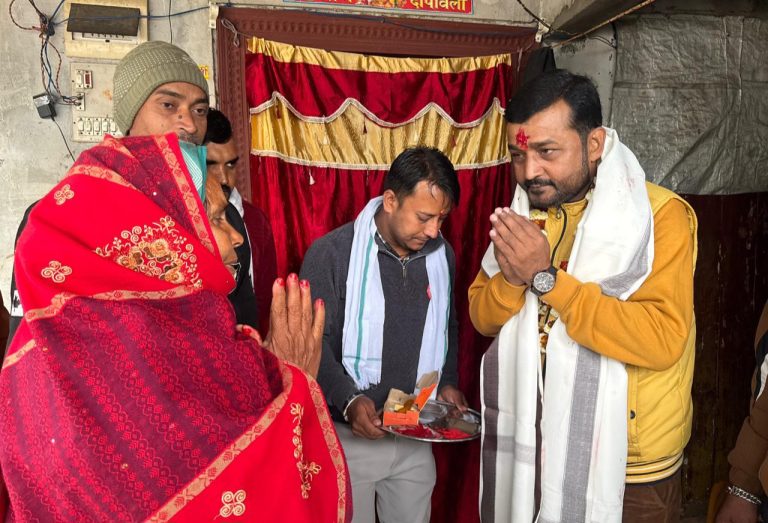 शहिद धर्मराज सिंहकी आमाबाट एमाले उम्मेदवार प्रदीप यादवलाई आशीर्वाद