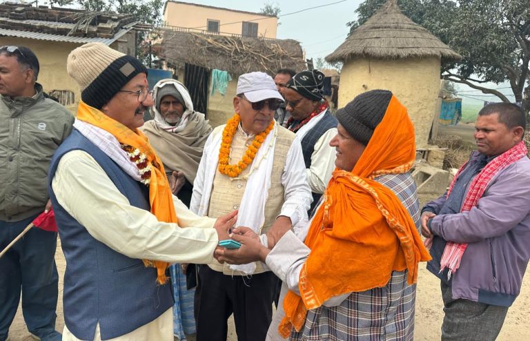 पर्सा–४ मा कांग्रेस उम्मेदवार रमेश रिजालको घरदैलो तीव्र, धोबिनीमा स्थानीयको उत्साहजनक समर्थन