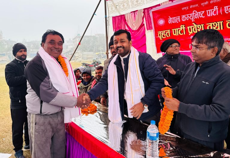 पर्सा १ : वीरगंज–२ का पूर्व वडाध्यक्ष शेख अब्बास एमालेमा प्रवेश