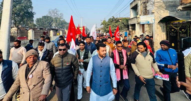 वीरगंज–१४ मा प्रदीप यादवको घरदैलो, खानेपानी सङ्कट समाधानको भूमिका स्मरण