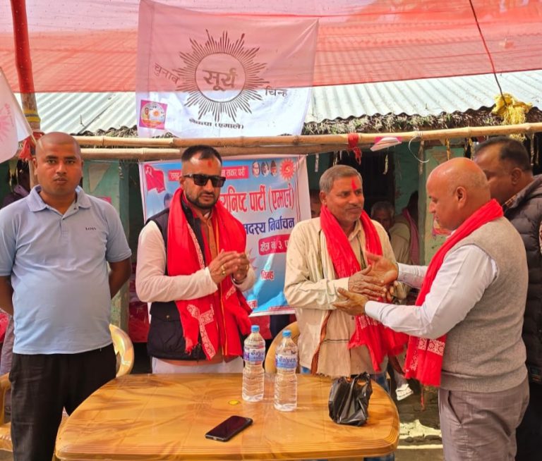 ‘नेता होइन, सेवक’ भन्दै रुपेश पाण्डेले गरे पकहाँ मैनपुरमा पार्टी कार्यालयकाे उद्घाटन