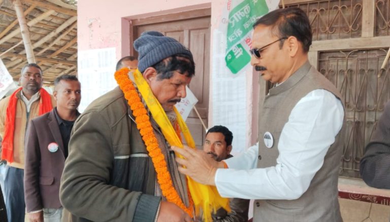 बगहीमा अशोक टेमानीको घरदैलो, १२५ जनाले गरे जसपा प्रवेश