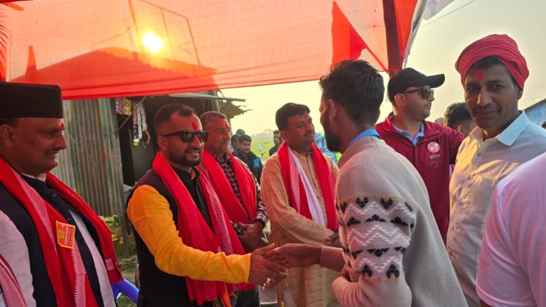 पर्सा ३ काे प्रसाैनीमा रास्वपाका ५० जना एमालेमा प्रवेश, रुपेश पाण्डेयलाई समर्थन