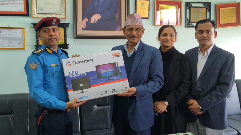नेशनल मेडिकल कलेजद्वारा प्रदेश प्रहरी कार्यालयलाई कम्प्युटर सहयोग