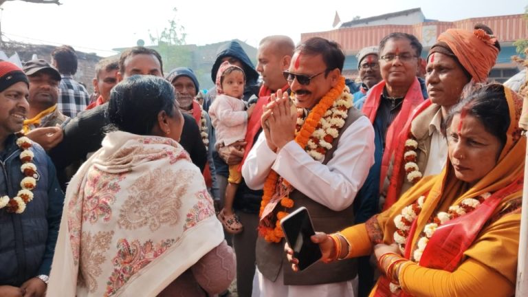 पर्सा–२ मा जसपा उम्मेदवार अशोक टेमानीको घरदैलो, ग्रामीण विकास र युवालाई प्राथमिकता