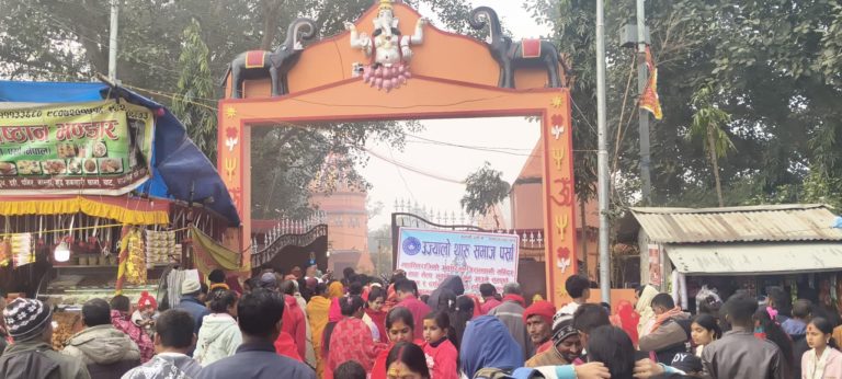 जिराभवानी मेलामा बढी कर असुली, व्यापारीहरू आक्रोशित