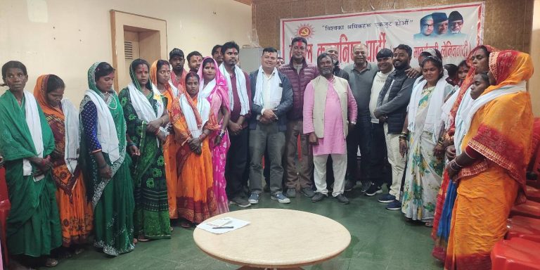 पर्सागढीमा सयौं नेता–कार्यकर्ता एमाले प्रवेश, रीमा यादवलाई जिताउने घोषणा
