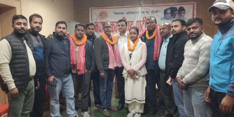 पर्सा २ मा मुकेश द्विवेदी र पूर्व वडाध्यक्ष कलवार एमालेमा प्रवेश