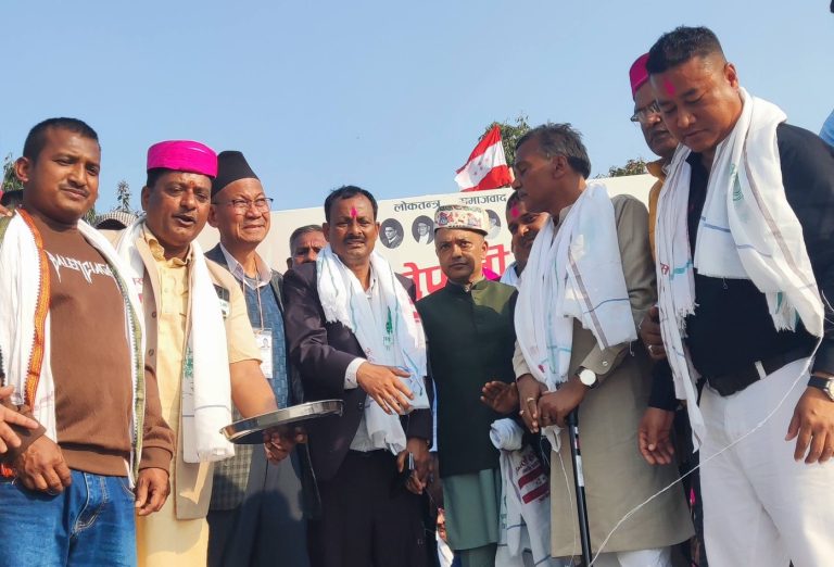 एमालेका बसरुद्दीन अन्सारी काँग्रेसमा प्रवेश