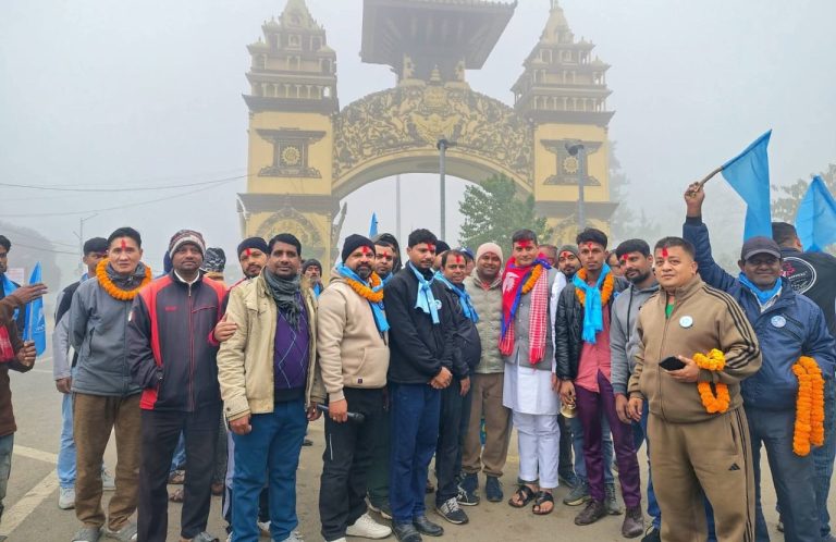 भन्सार एरियामा रास्वपा उम्मेदवार हरि पन्तको भव्य स्वागत, घरदैलोमा जनसमर्थन