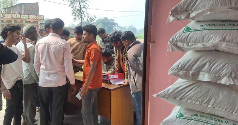 जगरनाथपुर गाउँपालिकाद्वारा ५०% अनुदानमा चैती धानकाे बिउ वितरण