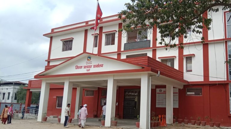 पर्सामा बिचौलिया विरुद्ध प्रशासनकाे कडा चेतावनी