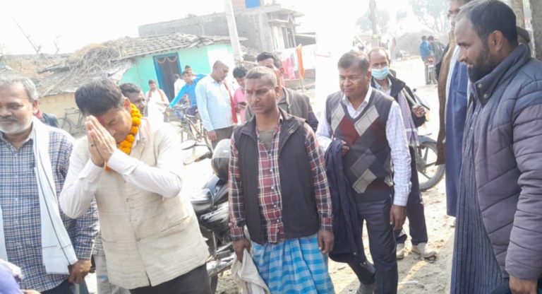 धोबिनी–५ मा जसपा उम्मेदवार डा. कृपासिन्धु चौधरीको घरदैलो सम्पन्न