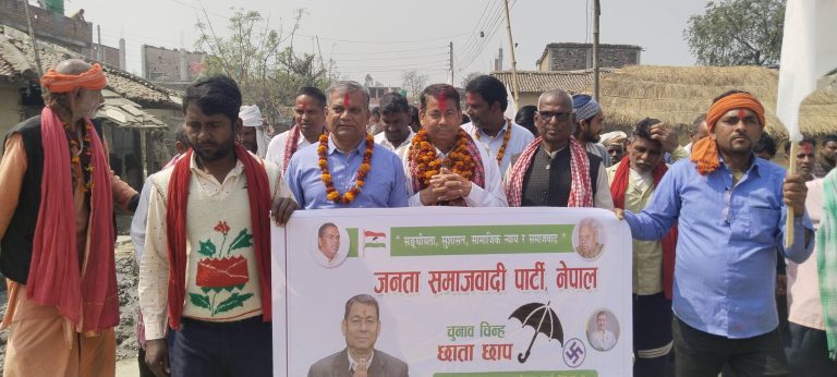 कालिकामाईमा डा. कृपासिन्धु चौधरीको घरदैलो, चुनाव जित्ने दाबी
