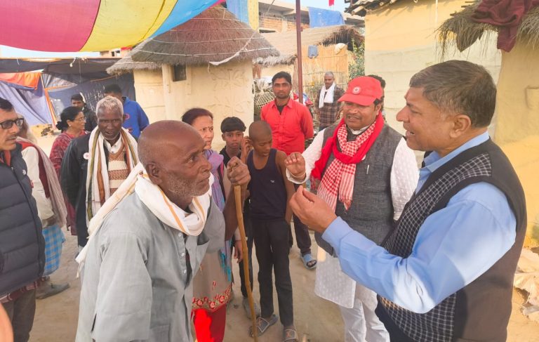 हरपुरमा नेकपा उम्मेदवार मनोज चौधरीको घरदैलो, मतदातासँग प्रत्यक्ष संवाद