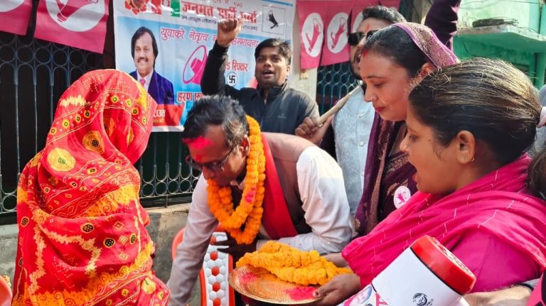 मुर्लिमा ओमप्रकाश सर्राफको घरदैलो, हर्न छापमा मतदान गर्न आग्रह
