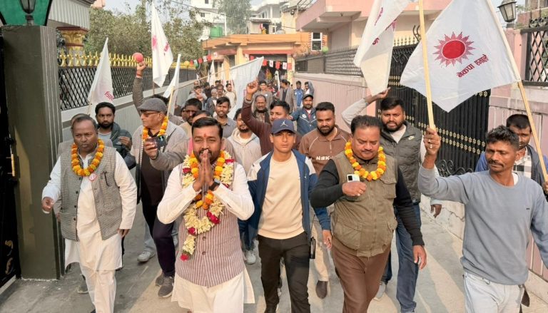 पर्सा–१ मा प्रदीप यादवको घरदैलो तीव्र, “काम गरेर प्रमाणित नेतृत्वलाई नै मत दिनुहोस्”