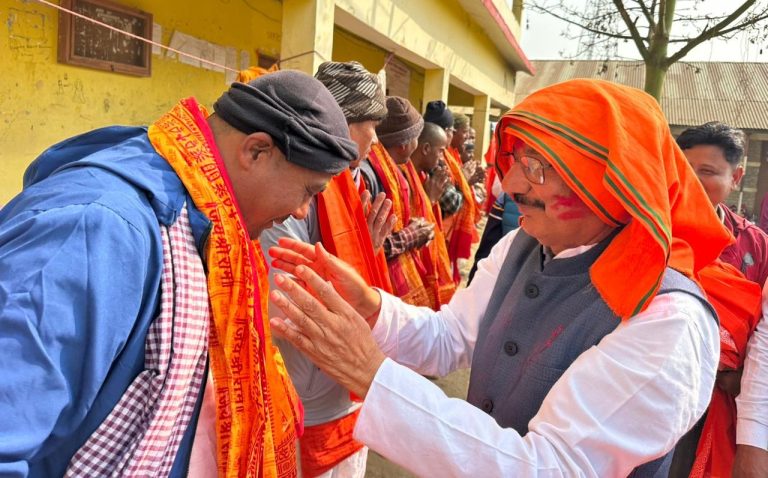 जिराभवानी मेलामा आएका कावारियालाई रमेश रिजालद्वारा स्वागत तथा सम्मान