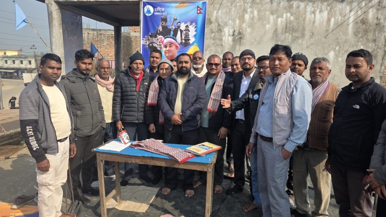 पर्सागढीमा कांग्रेस परित्याग गर्दै दुई दर्जन युवाहरू रास्वपामा प्रवेश