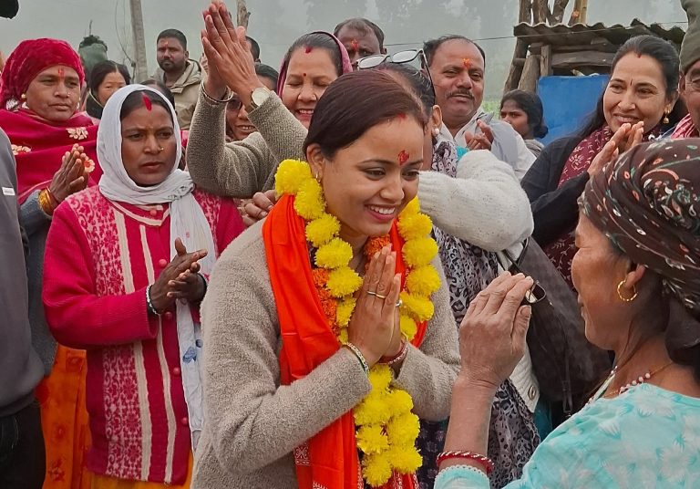 पर्सा–२ की उम्मेदवार रिमा यादवको झावराहामा घरदैलो, स्थानीयद्वारा भव्य स्वागत