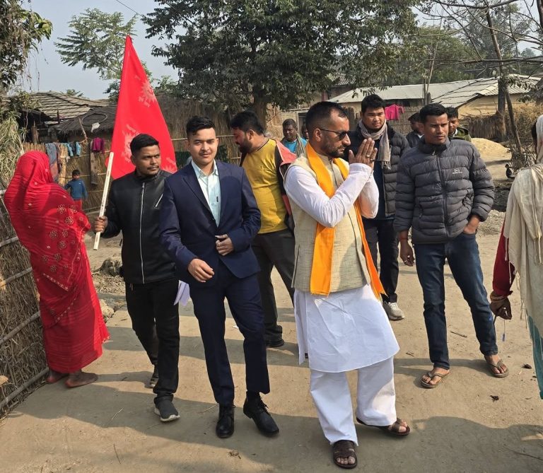 सखुवा प्रसौनी–२ मा रूपेश पाण्डेको घरदैलो, स्थानीय सहभागिता उत्साहजनक