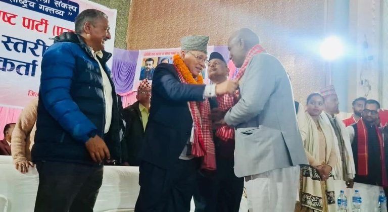 बहुदरमाई नगरपालिका प्रमुख सिंगासन साह नेकपा एमालेमा प्रवेश