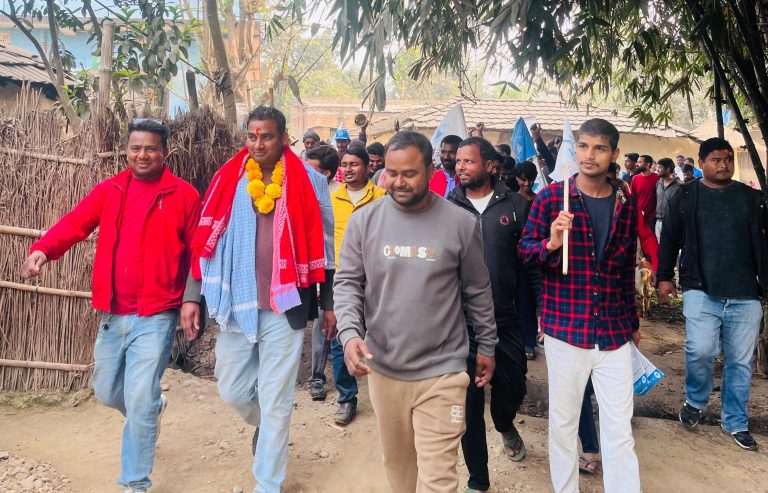 पर्सा–२ मा सुशील कानुको घरदैलो: कृषकलाई समयमै मल–खाद र रोजगारीको प्रतिबद्धता