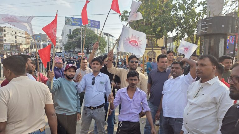 ओली पक्राउको विरोधमा वीरगंजमा एमालेको प्रदर्शन, तत्काल रिहाइको माग