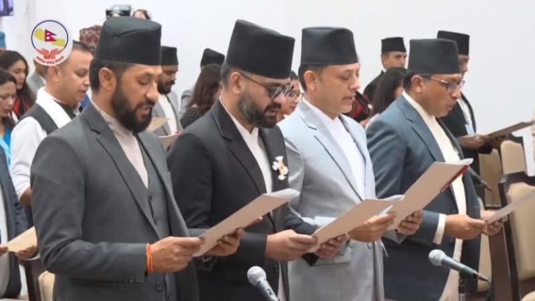 नवनिर्वाचित सांसदहरूको शपथ सम्पन्न, ४७ जनाले मातृभाषामा लिए शपथ