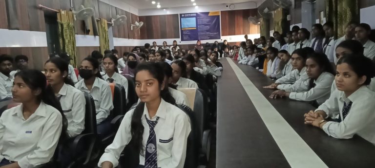वीरगंजमा विद्यार्थीलाई साइबर अपराधसम्बन्धी प्रशिक्षण