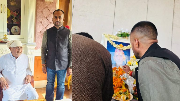 गुण्डु पुगेर एमाले अध्यक्ष ओलीका पिताको निधनप्रति रुपेश पाण्डेयद्वारा समवेदना व्यक्त