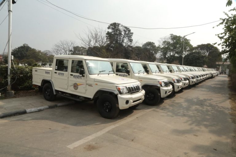 भारतद्वारा नेपाललाई १९ वान टन सवारीसाधन हस्तान्तरण