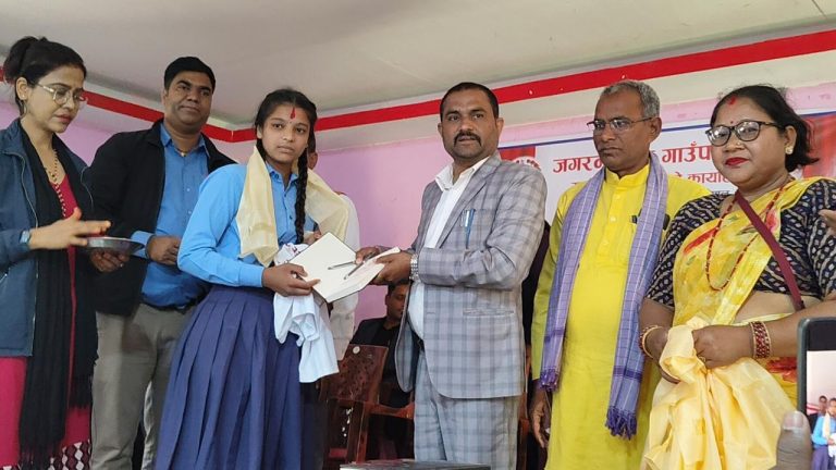 जगरनाथपुर गाउँपालिकाद्वारा एसईई विद्यार्थीलाई शैक्षिक सामग्रीसहित सम्मानपूर्वक विदाई