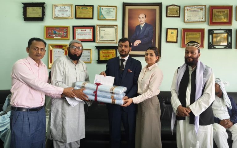 नेशनल मेडिकल कलेजद्वारा पर्सा र बाराका मदरसा तथा यतीमखानालाई कपडा वितरण