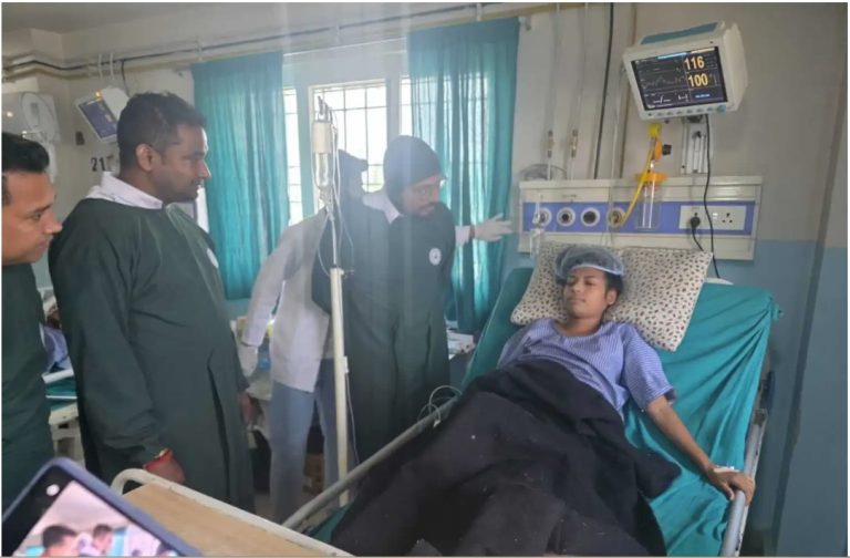 घरेलु हिंसामा घाइते महिलासँग सांसद कानुको भेट, उपचार खर्च बेहोर्ने प्रतिबद्धता