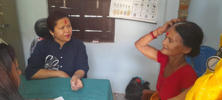 पर्सागढीमा “घरदैलोमा डाक्टर” स्वास्थ्य शिविर, २५० जनाले पाए सेवा