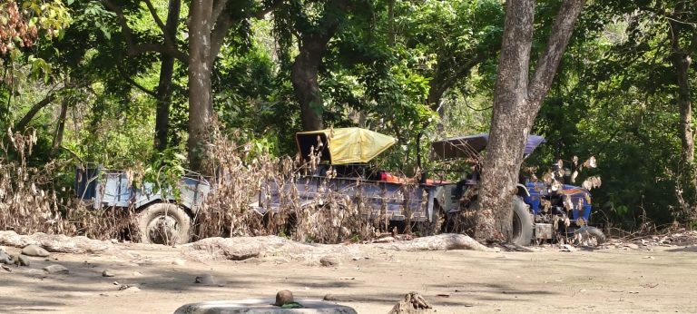 पर्सामा अवैध खोला दोहनको आरोप, वन कार्यालय र उपभोक्ता समूहबीच मिलेमतो आशंका