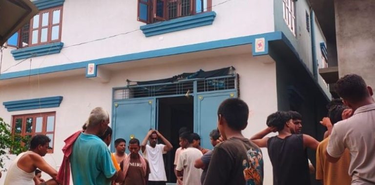 पर्सामा मध्यरातमा चार परिवारका डेढ करोड बराबरका सुनचाँदी चोरी