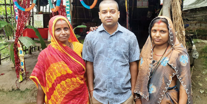 आमा र श्रीमतीका साथ सञ्जय साह